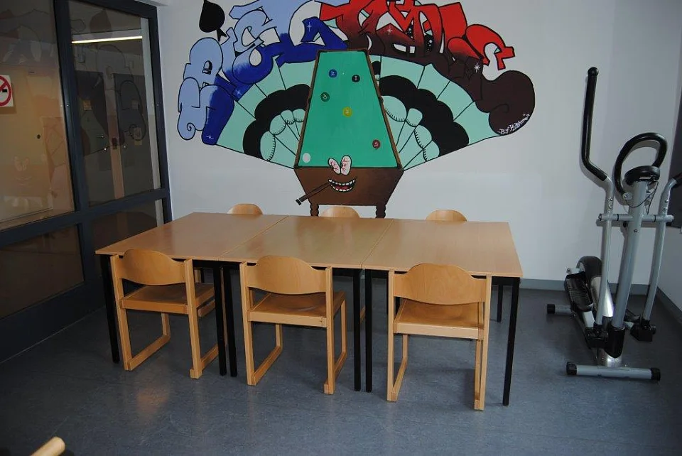 Freizeitraum der Untersuchungshaft 