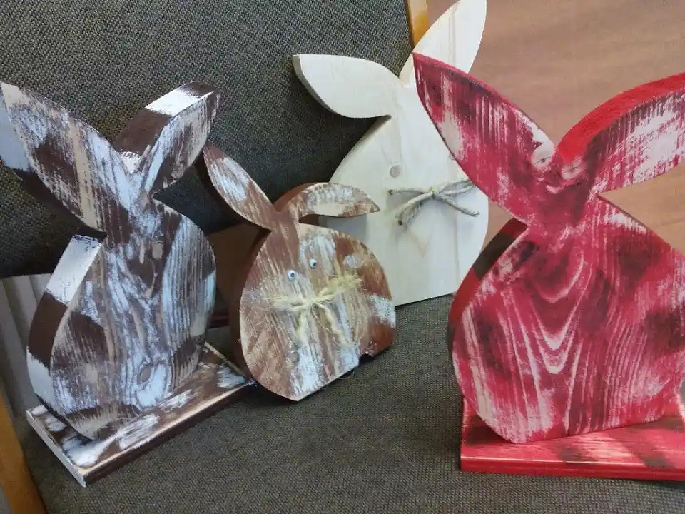 Osterhase aus Holz mehrfarbig